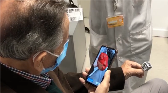 Smartphone app to communicate with the patient and help him/her understand his/her condition